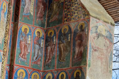 St. Nicholas Manastırı 'nın içi. St. Nicholas Manastırı' ndaki başkalaşım kilisesi.