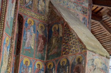 Kutsal üçlünün antik kilisesinin eski kasabasındaki kutsal mezarlık manastırı.