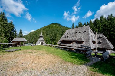 Geleneksel Ukrayna halk köylü eski ev, pirogoa