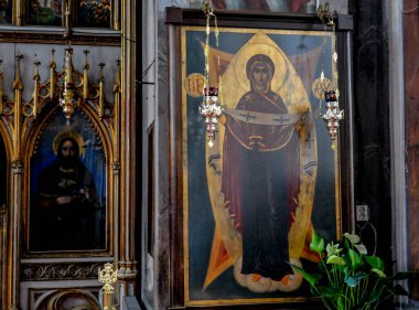 Şehirdeki katedralin içinde.