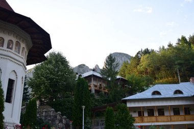 Aziz Nikholas Manastırı 'nın manzarası Cesky Dağları, mongol