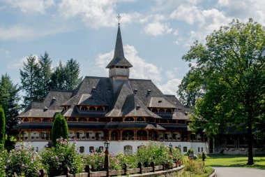 Parktaki güzel şato.