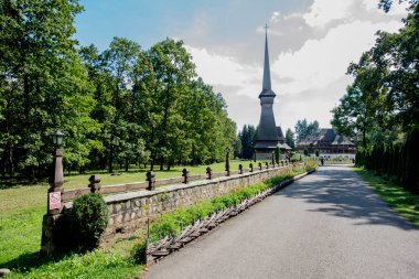 Kutsal Üçlü 'nün tapınağı. Kutsal Ruh' un kutsal üçlüsünün köyü.