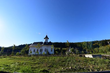 Kırsaldaki güzel kilise.