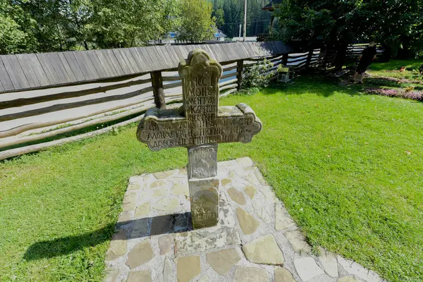 Das Alte Kreuz Auf Dem Friedhof — Stockfoto