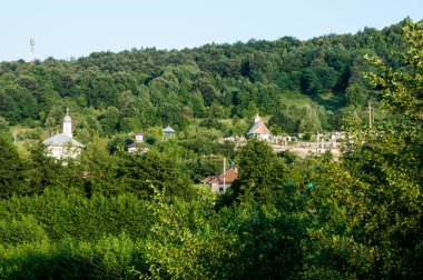 Kafkas Bölgesi Eyaleti 'nin başkenti olan eski kasabanın köyündeki Kutsal Üçlü Kilisesi.