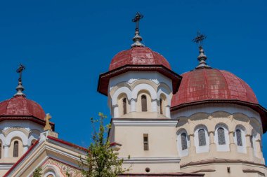 Şehirdeki eski ortodoks kilisesinin manzarası