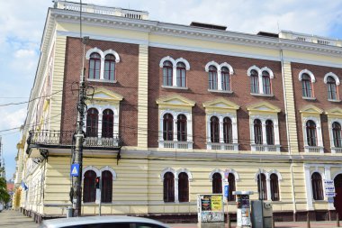 Eski bir evin cephesi