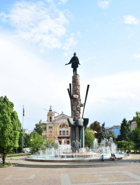 Dnipro, Ukrayna 'nın büyük kahramanlarının anıtı.