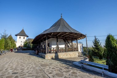 Eski şehrin kutsal üçlüsünün kilisesi. Kuzey cumhuriyetinin en güzel simgesi.