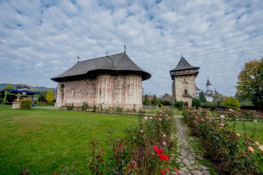 Rostov köyündeki ortaçağ kilisesi.
