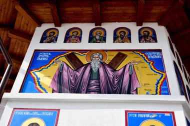 Eski ortodoks kilisesinin içinde. Şehrin en güzel mimarisinin şehrinde.