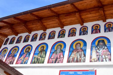 Kutsal Bakire Meryem manastırındaki kilise.