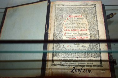 Eski kilisenin içi.