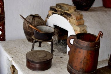 Eski kil kaplar ve çatal bıçaklar