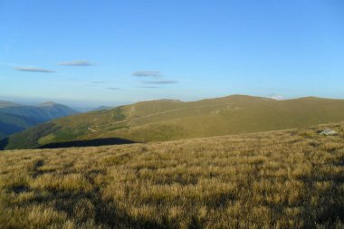 Sabahleyin dağların manzarası