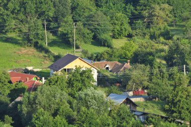 Drone 'dan güzel bir manzara. Karpatların köyü.