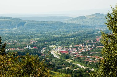 Ukrayna Karpatının köyünün güzel manzarası