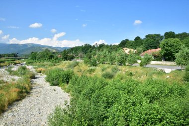 Nehir kenarındaki Triglav köyü.
