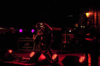 Sahnede Rock Grubu Sahnesi