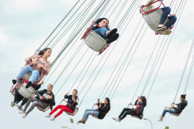 Lunaparktaki İnsanlar