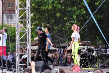 Parktaki kalabalık.