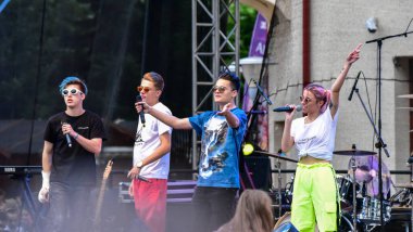 Amsterdam, Hollanda - Haziran 21, 2016: Melan Meydanı bandosunun konseri