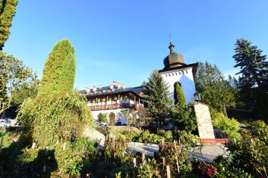 Kutsal üçlünün kilisesi, eski cumhuriyet şehrinin en ünlü simgesi olan köyde.