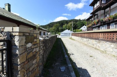 Dağlardaki eski köy.