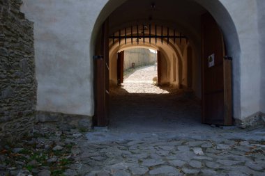 Eski şehrin eski ortaçağ kapısı