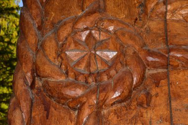 bir ağaç şeklinde çapraz