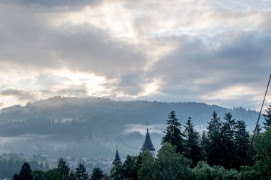 Cadı Krumlov 'un tepesindeki dağın manzarası