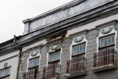 Porto 'daki eski binanın ön cephesi