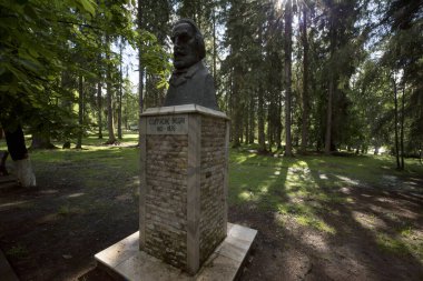 Sovyet askerlerinin 2. Dünya Savaşı 'nda ormandaki anıtı..