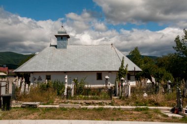 Vadi Kilisesi 'nden Aninisul, 1800 yılında vaiz Stefan Besteleie tarafından kurulan tarihi bir eser olan Romanya' nın Aninisul din vadisinde yer alan St. Pious Parascheva 'ya adanmış bir Ortodoks kilisesidir.
