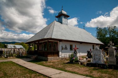 Vadi Kilisesi 'nden Aninisul, 1800 yılında vaiz Stefan Besteleie tarafından kurulan tarihi bir eser olan Romanya' nın Aninisul din vadisinde yer alan St. Pious Parascheva 'ya adanmış bir Ortodoks kilisesidir.