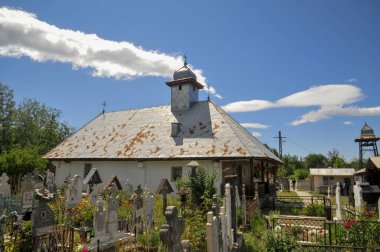 Vadi Kilisesi 'nden Aninisul, 1800 yılında vaiz Stefan Besteleie tarafından kurulan tarihi bir eser olan Romanya' nın Aninisul din vadisinde yer alan St. Pious Parascheva 'ya adanmış bir Ortodoks kilisesidir.