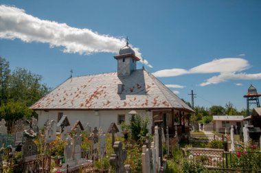 Vadi Kilisesi 'nden Aninisul, 1800 yılında vaiz Stefan Besteleie tarafından kurulan tarihi bir eser olan Romanya' nın Aninisul din vadisinde yer alan St. Pious Parascheva 'ya adanmış bir Ortodoks kilisesidir.