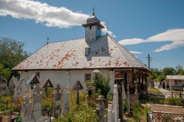 Vadi Kilisesi 'nden Aninisul, 1800 yılında vaiz Stefan Besteleie tarafından kurulan tarihi bir eser olan Romanya' nın Aninisul din vadisinde yer alan St. Pious Parascheva 'ya adanmış bir Ortodoks kilisesidir.
