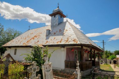 Vadi Kilisesi 'nden Aninisul, 1800 yılında vaiz Stefan Besteleie tarafından kurulan tarihi bir eser olan Romanya' nın Aninisul din vadisinde yer alan St. Pious Parascheva 'ya adanmış bir Ortodoks kilisesidir.