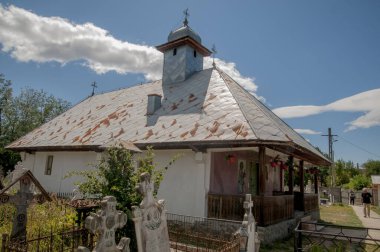 Vadi Kilisesi 'nden Aninisul, 1800 yılında vaiz Stefan Besteleie tarafından kurulan tarihi bir eser olan Romanya' nın Aninisul din vadisinde yer alan St. Pious Parascheva 'ya adanmış bir Ortodoks kilisesidir.