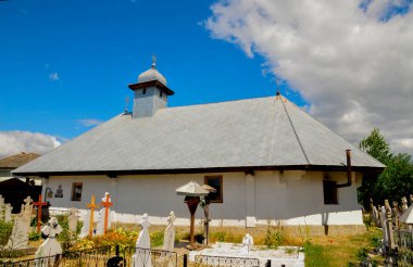 Vadi Kilisesi 'nden Aninisul, 1800 yılında vaiz Stefan Besteleie tarafından kurulan tarihi bir eser olan Romanya' nın Aninisul din vadisinde yer alan St. Pious Parascheva 'ya adanmış bir Ortodoks kilisesidir.