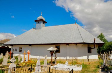 Vadi Kilisesi 'nden Aninisul, 1800 yılında vaiz Stefan Besteleie tarafından kurulan tarihi bir eser olan Romanya' nın Aninisul din vadisinde yer alan St. Pious Parascheva 'ya adanmış bir Ortodoks kilisesidir.