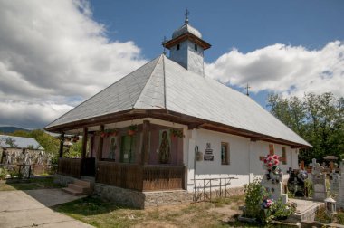 Vadi Kilisesi 'nden Aninisul, 1800 yılında vaiz Stefan Besteleie tarafından kurulan tarihi bir eser olan Romanya' nın Aninisul din vadisinde yer alan St. Pious Parascheva 'ya adanmış bir Ortodoks kilisesidir.