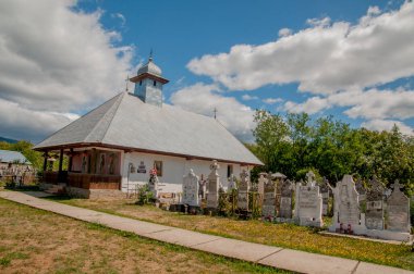 Vadi Kilisesi 'nden Aninisul, 1800 yılında vaiz Stefan Besteleie tarafından kurulan tarihi bir eser olan Romanya' nın Aninisul din vadisinde yer alan St. Pious Parascheva 'ya adanmış bir Ortodoks kilisesidir.
