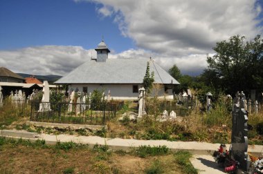 Vadi Kilisesi 'nden Aninisul, 1800 yılında vaiz Stefan Besteleie tarafından kurulan tarihi bir eser olan Romanya' nın Aninisul din vadisinde yer alan St. Pious Parascheva 'ya adanmış bir Ortodoks kilisesidir.