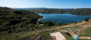 Güzel göl manzarası