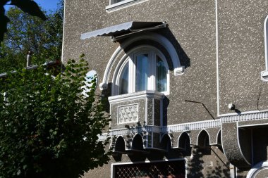 Eski kilisenin cephesi