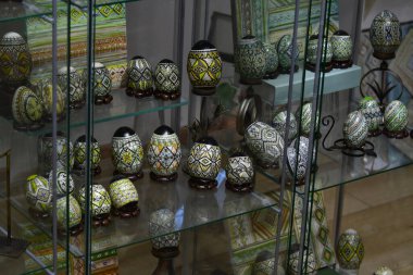 Mağazanın dükkanında seramik mozaik