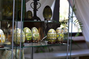 Hasır sepette geleneksel Ukrayna paskalya yumurtaları, Paskalya geleneği.